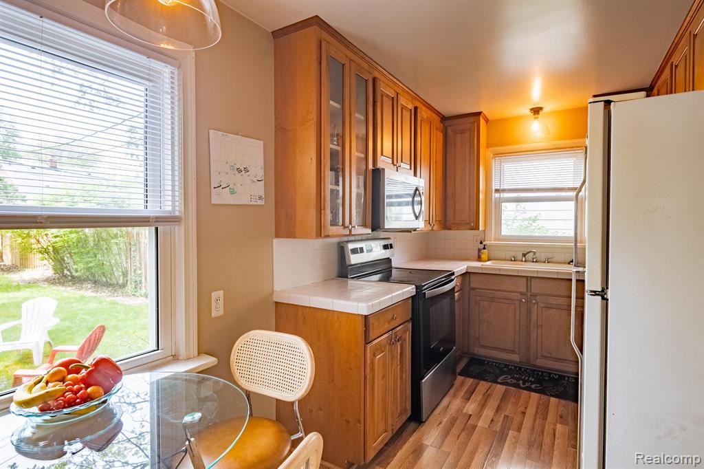 2217 Hampton Road Grosse Pointe, MI 48236 - Photo 3 of 23