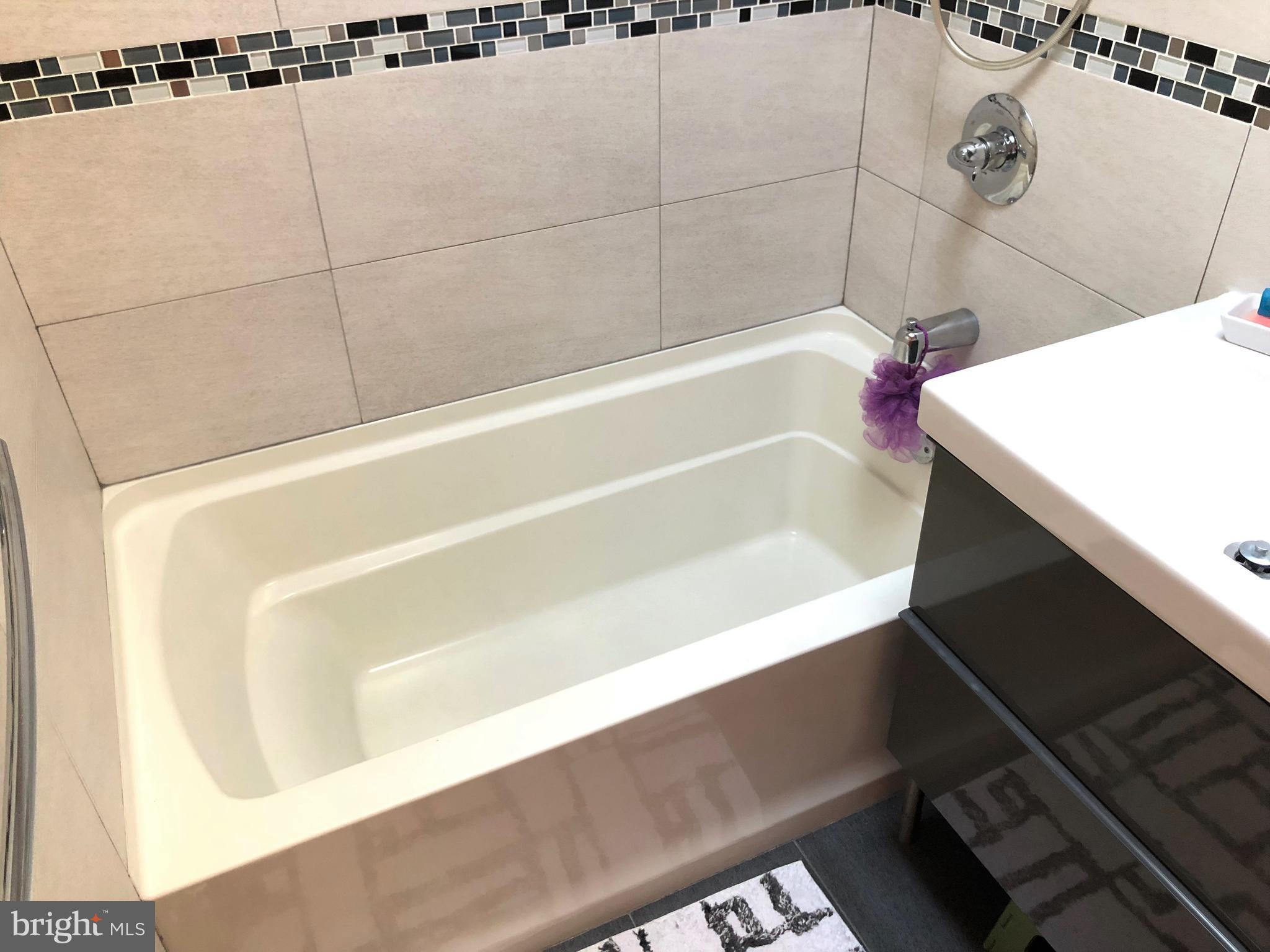 3530 Decatur Street Philadelphia, PA 19136 - Photo 18 of 32 Extra deep tub!
