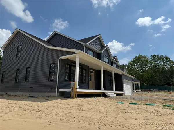 $1,749,999 | 3 Greentree Court, Smithtown, NY 11787