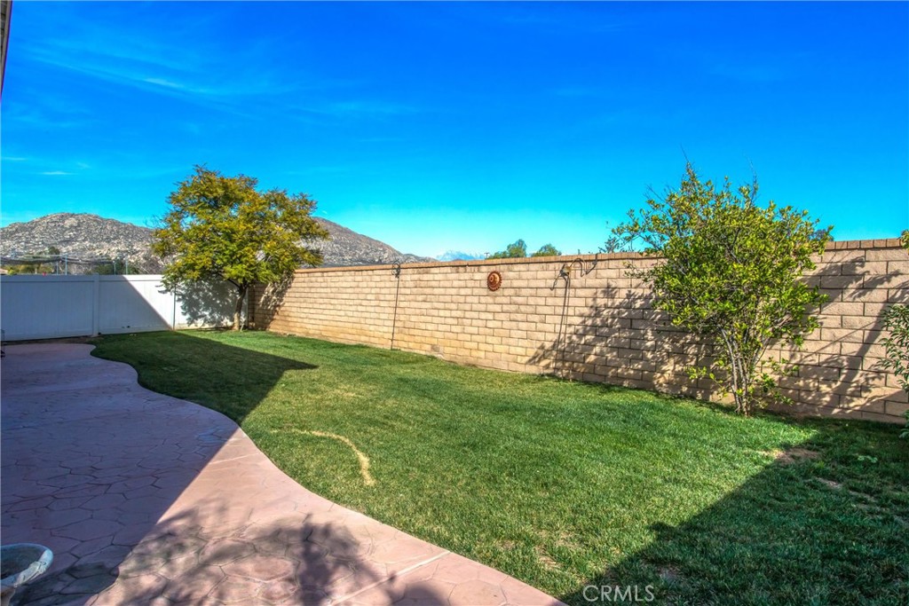4423 Candelaria Way Perris, CA 92571 - Photo 39 of 42 a view of a backyard with green space