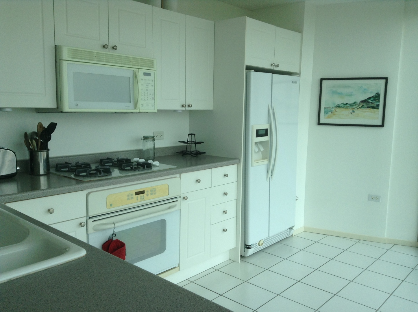 1720 Maple Avenue, Unit 2120 Evanston, IL 60201 - Photo 9 of 21 a utility room with cabinets