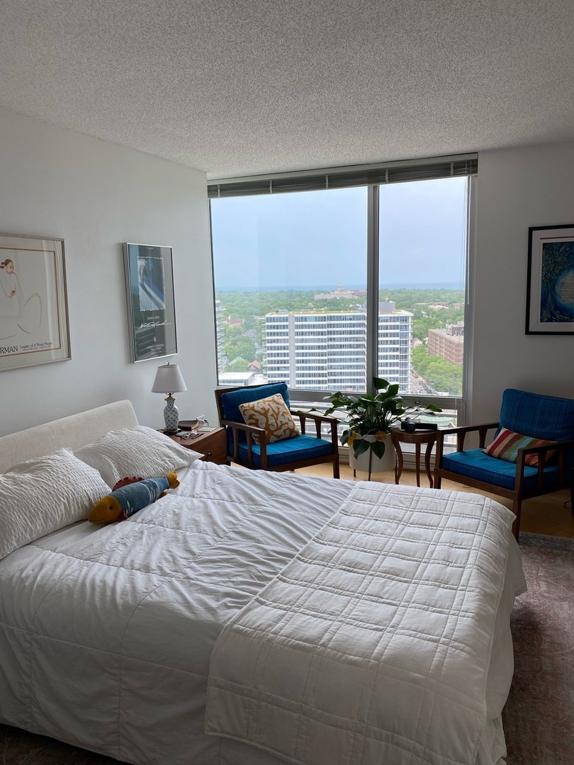 1720 Maple Avenue, Unit 2120 Evanston, IL 60201 - Photo 10 of 21 a bedroom with a bed and a large window
