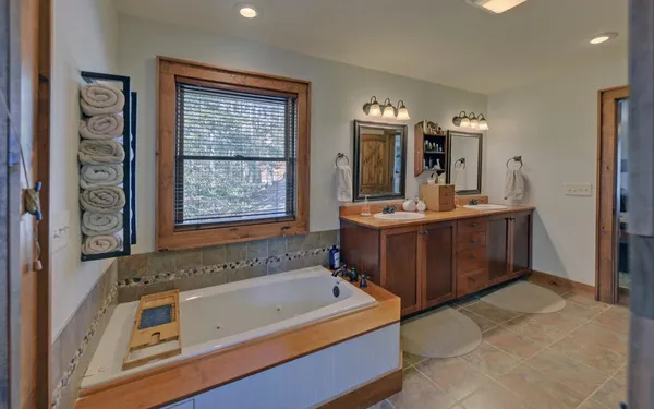 $599,900 | 483 Vineyard Creek Way, Murphy, NC 28906