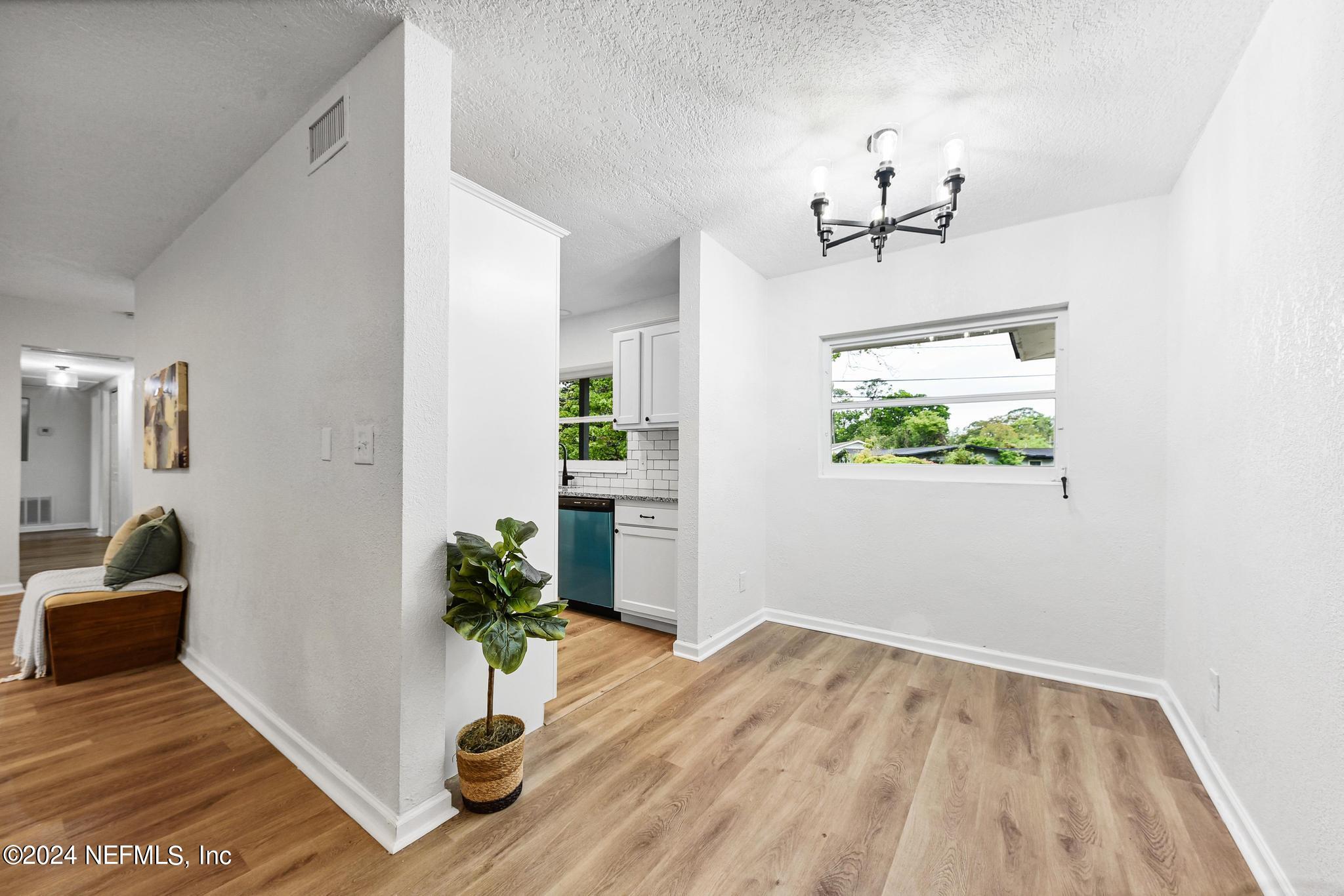 3856 Coronado Road Jacksonville, FL 32217 - Photo 9 of 25 AN031824-09