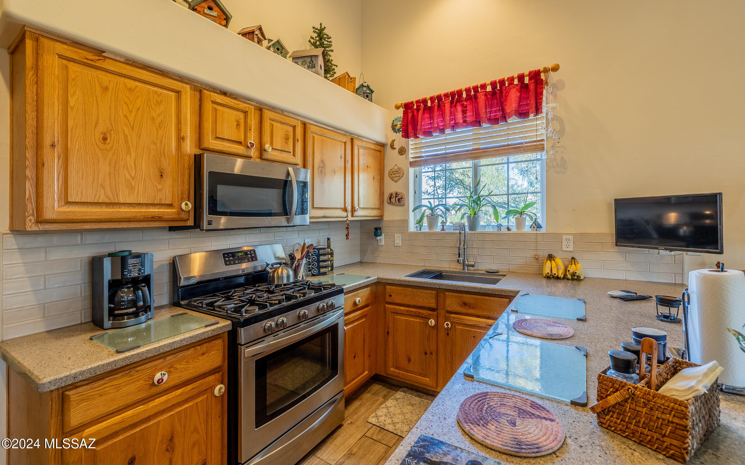 365 Piazza El Signori Court Rio Rico, AZ 85648 - Photo 7 of 47
