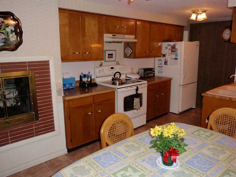 295 Cowesett Road Warwick, RI 02886 - Photo 4 of 19 Kitchen.
