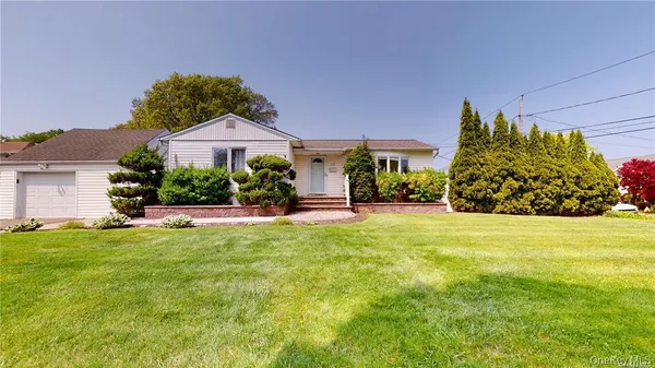 $4,350 | 121 Woodward Parkway, Farmingdale, NY 11735