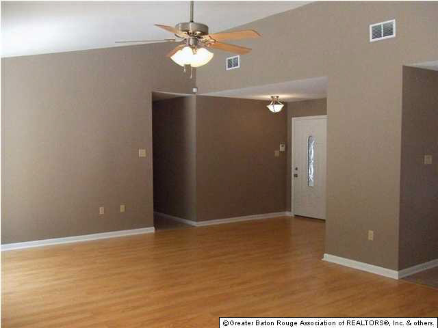 13752 Basin Court Baton Rouge, LA 70810 - Photo 4 of 13 Gallery Image 4