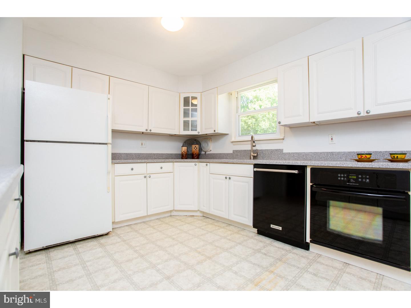 110 Blue Jay Road Chalfont, PA 18914 - Photo 4 of 25 Kitchen