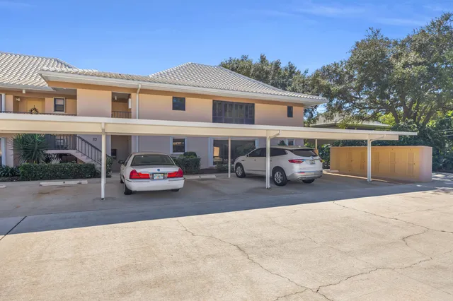 $449,000 | 24 Southeast Turtle Creek Drive, Unit F, Tequesta, FL 33469