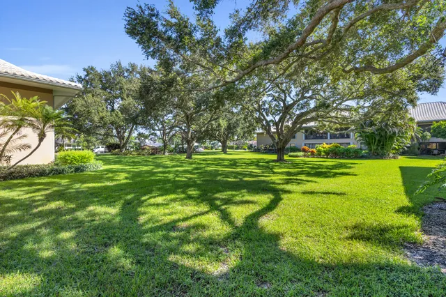 $449,000 | 24 Southeast Turtle Creek Drive, Unit F, Tequesta, FL 33469