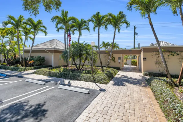 $449,000 | 24 Southeast Turtle Creek Drive, Unit F, Tequesta, FL 33469