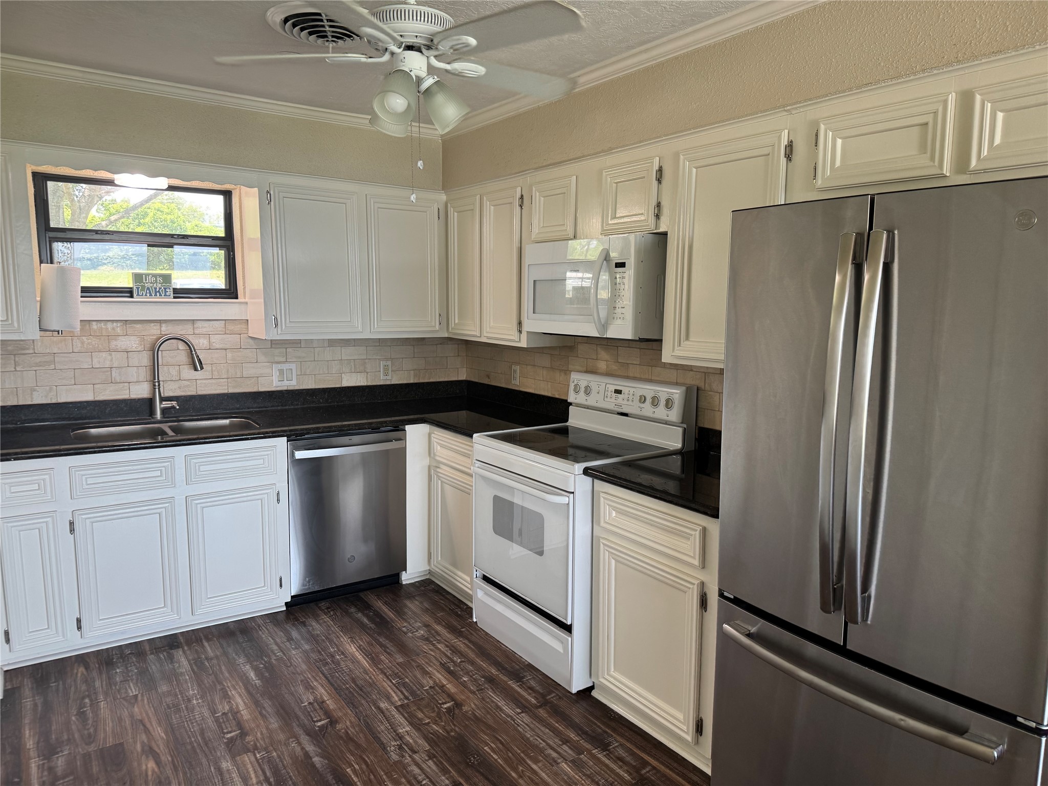 690 Highcrest Drive Point Blank, TX 77364 - Photo 7 of 45