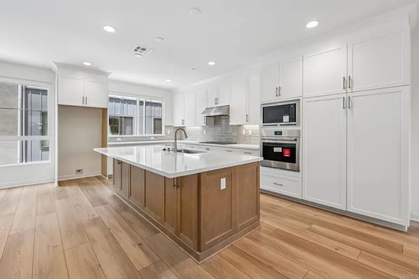 $1,099,990 | 2522 Thyme Way, Carlsbad, CA 92008