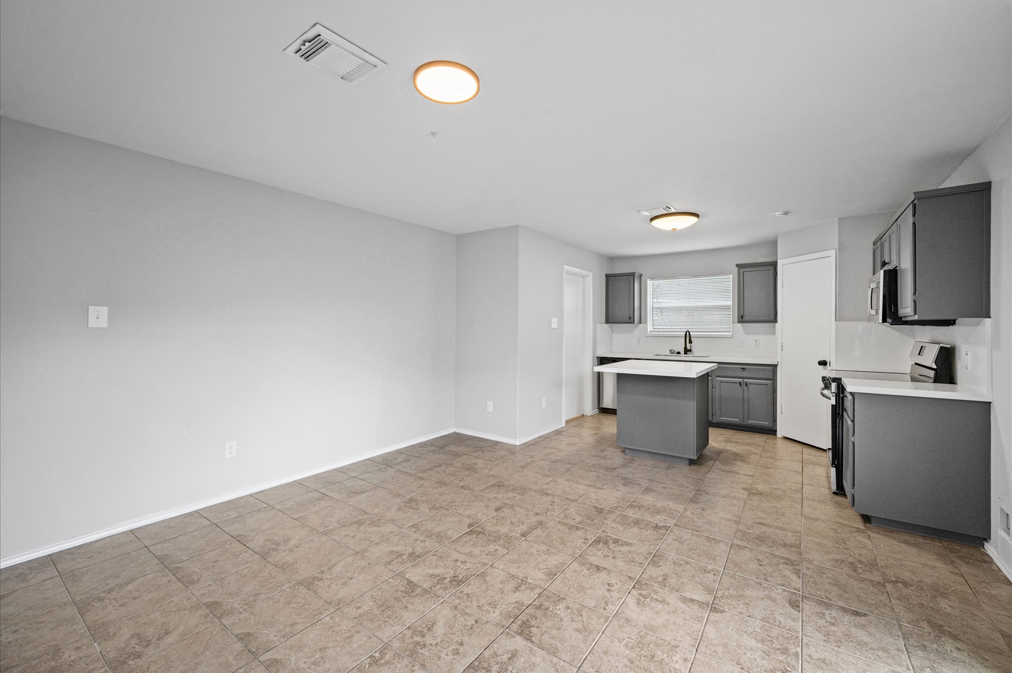 5518 Rio Alamo Street Rosharon, TX 77583 - Photo 6 of 25