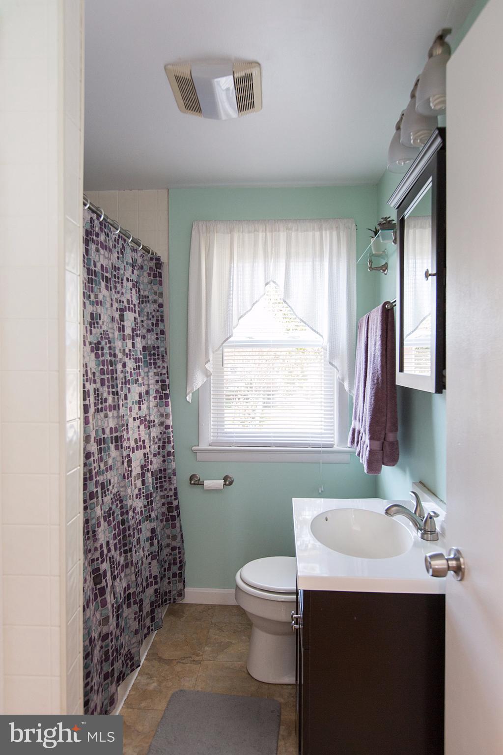 442 Charles Road Lancaster, PA 17603 - Photo 17 of 37 family bathroom