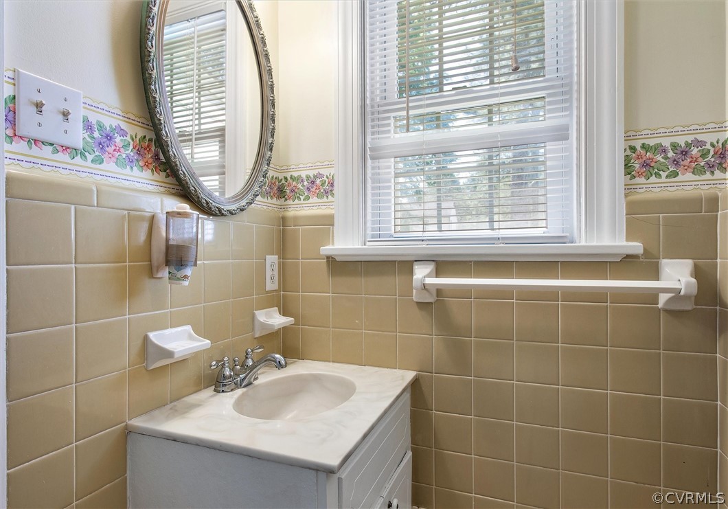 4061 Falstone Road North Chesterfield, VA 23234 - Photo 25 of 33 a bathroom with a sink a mirror and a window