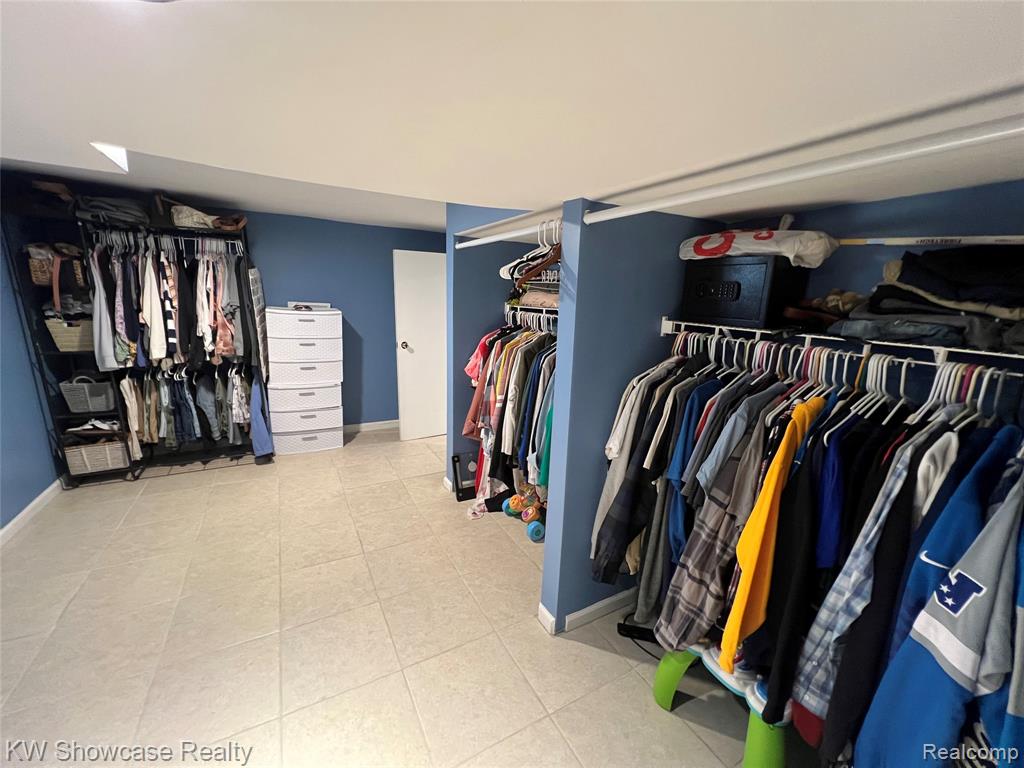 6735 Cooley Lake Road West Bloomfield, MI 48324 - Photo 37 of 41 Gallery Image 37