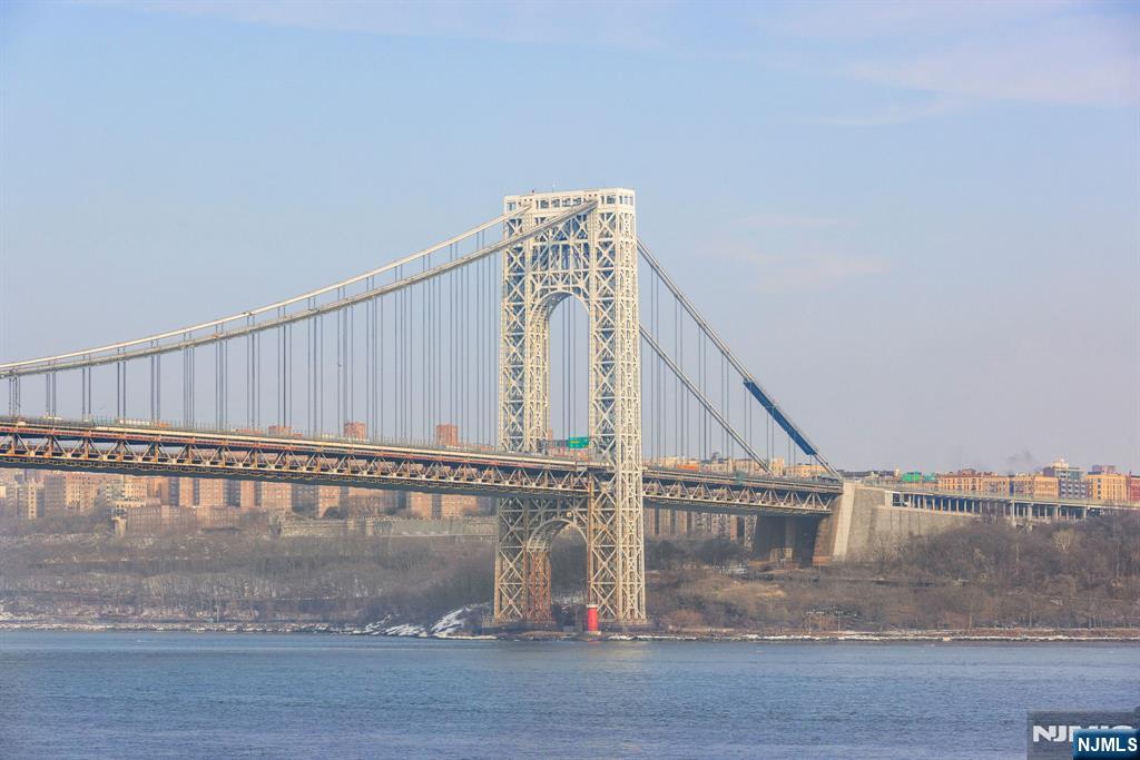 27 Shore Road Edgewater, NJ 07020 - Photo 17 of 48 a view of entryway