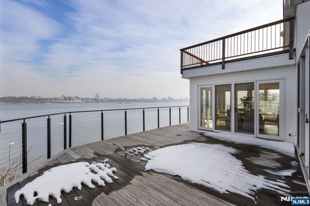 27 Shore Road Edgewater, NJ 07020 - Photo 18 of 48 a front view of a house