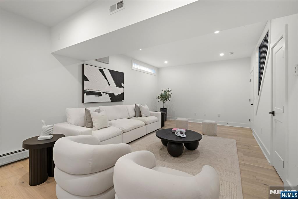 27 Shore Road Edgewater, NJ 07020 - Photo 25 of 48 a living room with furniture