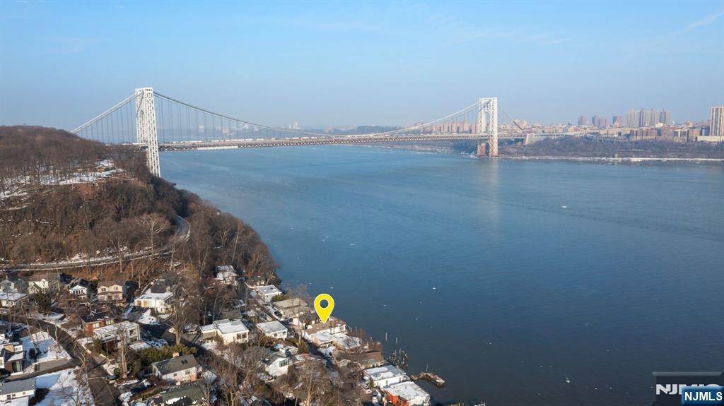 27 Shore Road Edgewater, NJ 07020 - Photo 44 of 48 a view of a city