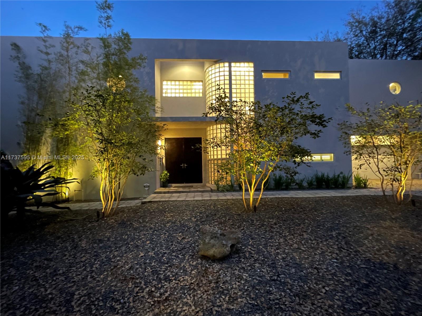 3701 Solana Road Miami, FL 33133 - Photo 38 of 38 a front view of a house with a yard