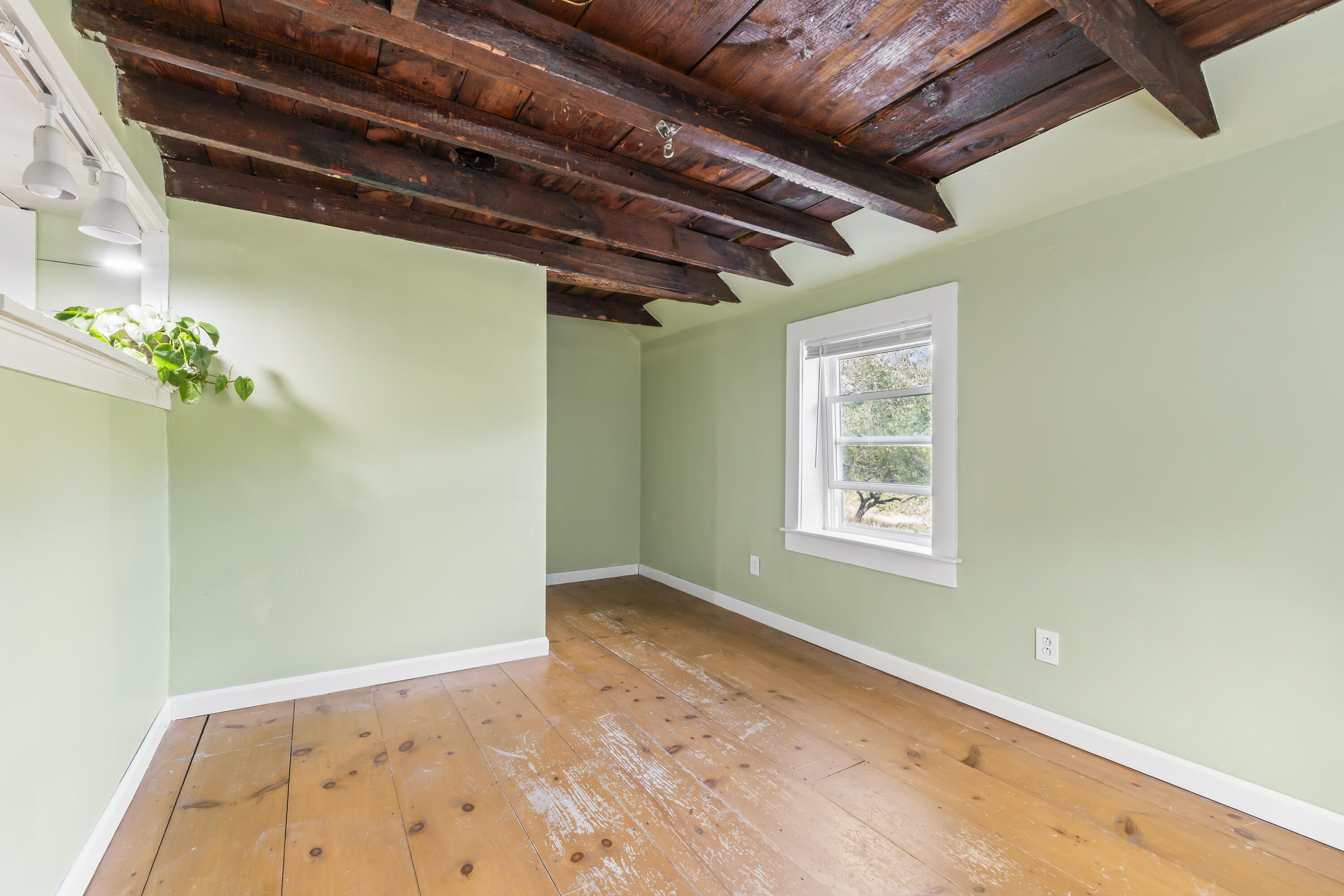 58 Cutts Road Kittery, ME 03904 - Photo 47 of 57 Cottage Living Room