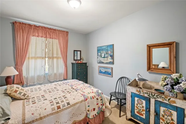 a view of a livingroom with furniture and a ceiling fan