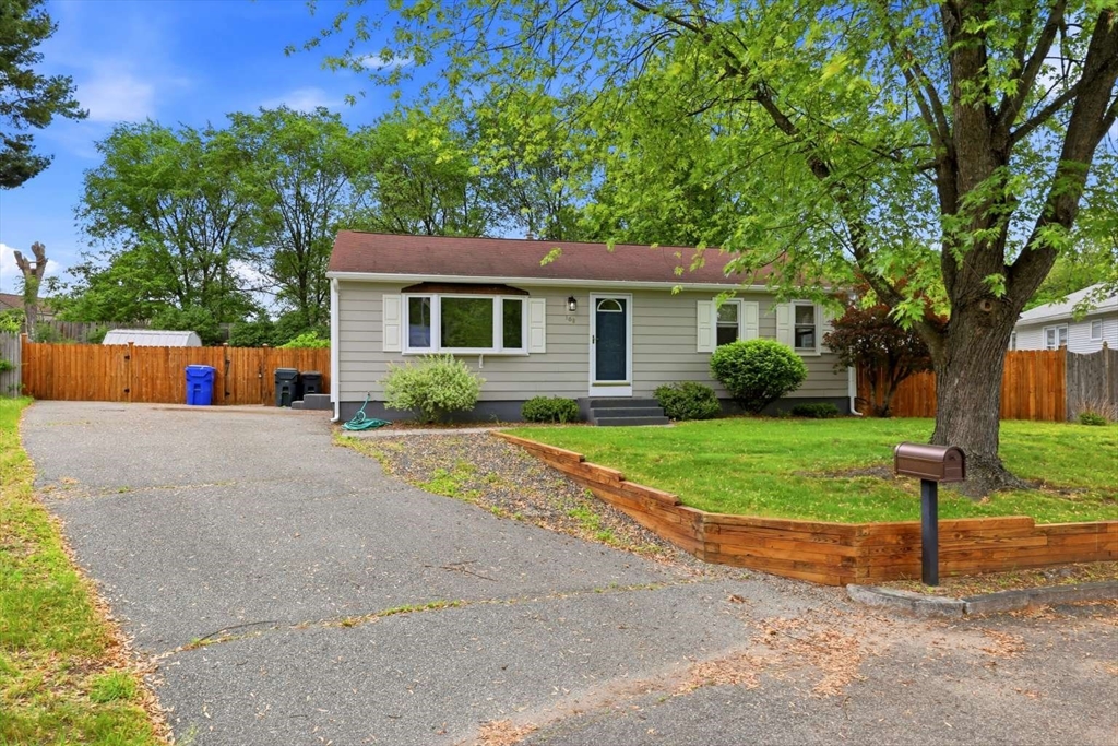 168 Keddy Street Springfield, MA 01109 - Photo 2 of 20
