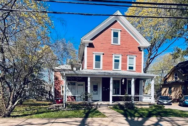 $1,800 | 93 Peirce Street, Unit 3, Middleboro, MA 02346