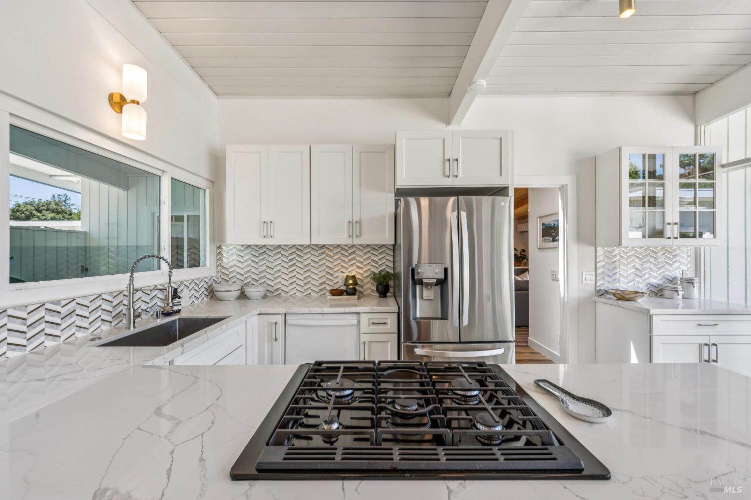 384 Hibiscus Way San Rafael, CA 94903 - Photo 14 of 65