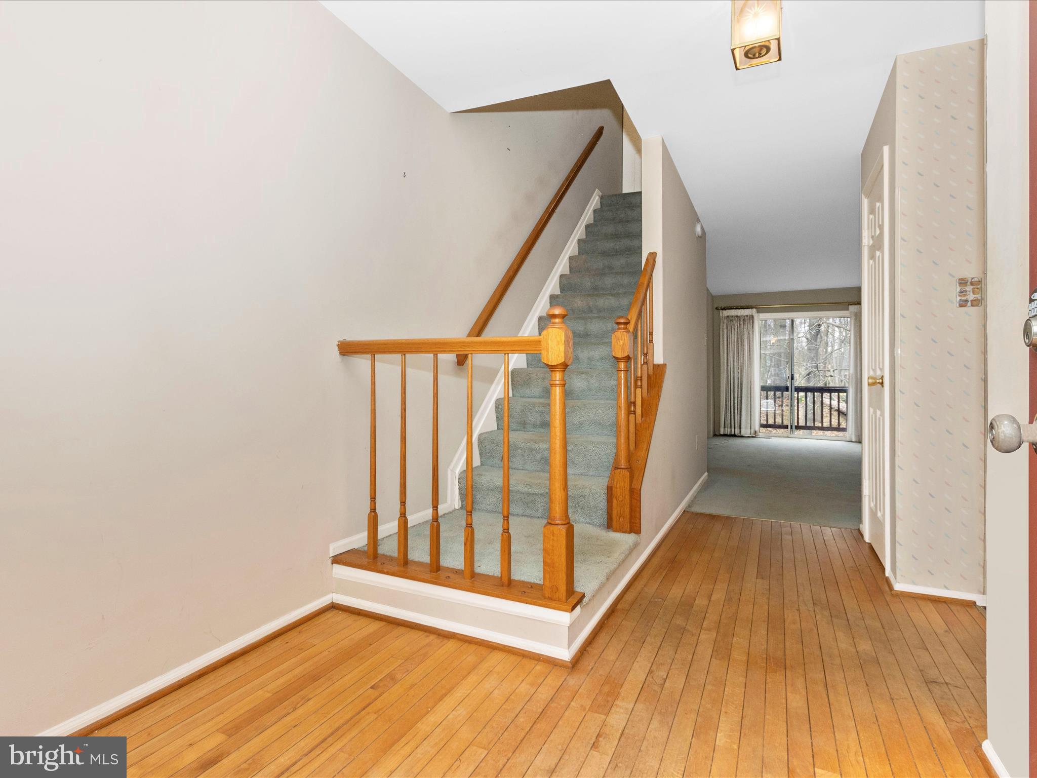 58 Six Notches Court Catonsville, MD 21228 - Photo 3 of 54 Entryway