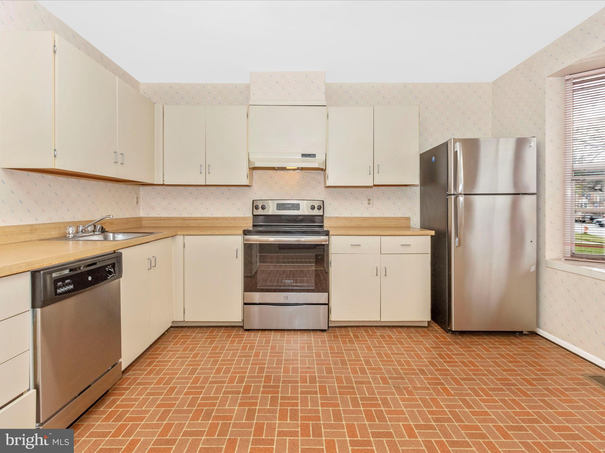 58 Six Notches Court Catonsville, MD 21228 - Photo 4 of 54 Kitchen
