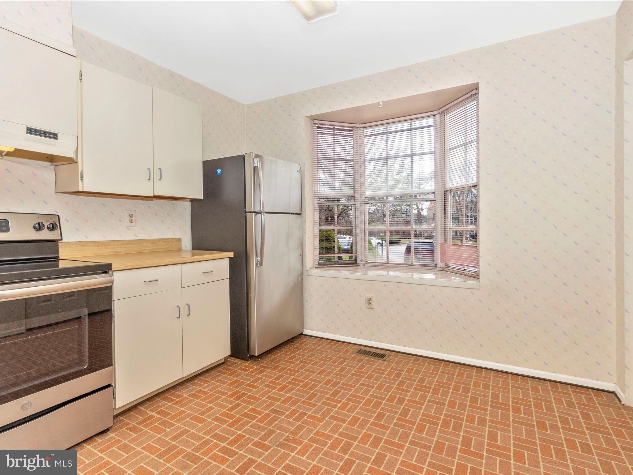 58 Six Notches Court Catonsville, MD 21228 - Photo 5 of 54 Kitchen
