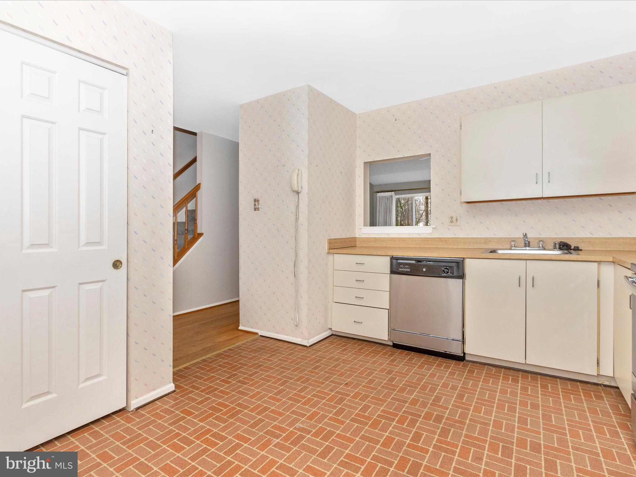 58 Six Notches Court Catonsville, MD 21228 - Photo 7 of 54 Kitchen