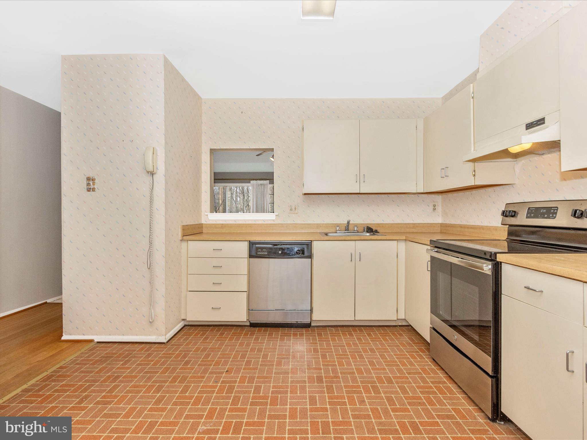58 Six Notches Court Catonsville, MD 21228 - Photo 8 of 54 Kitchen