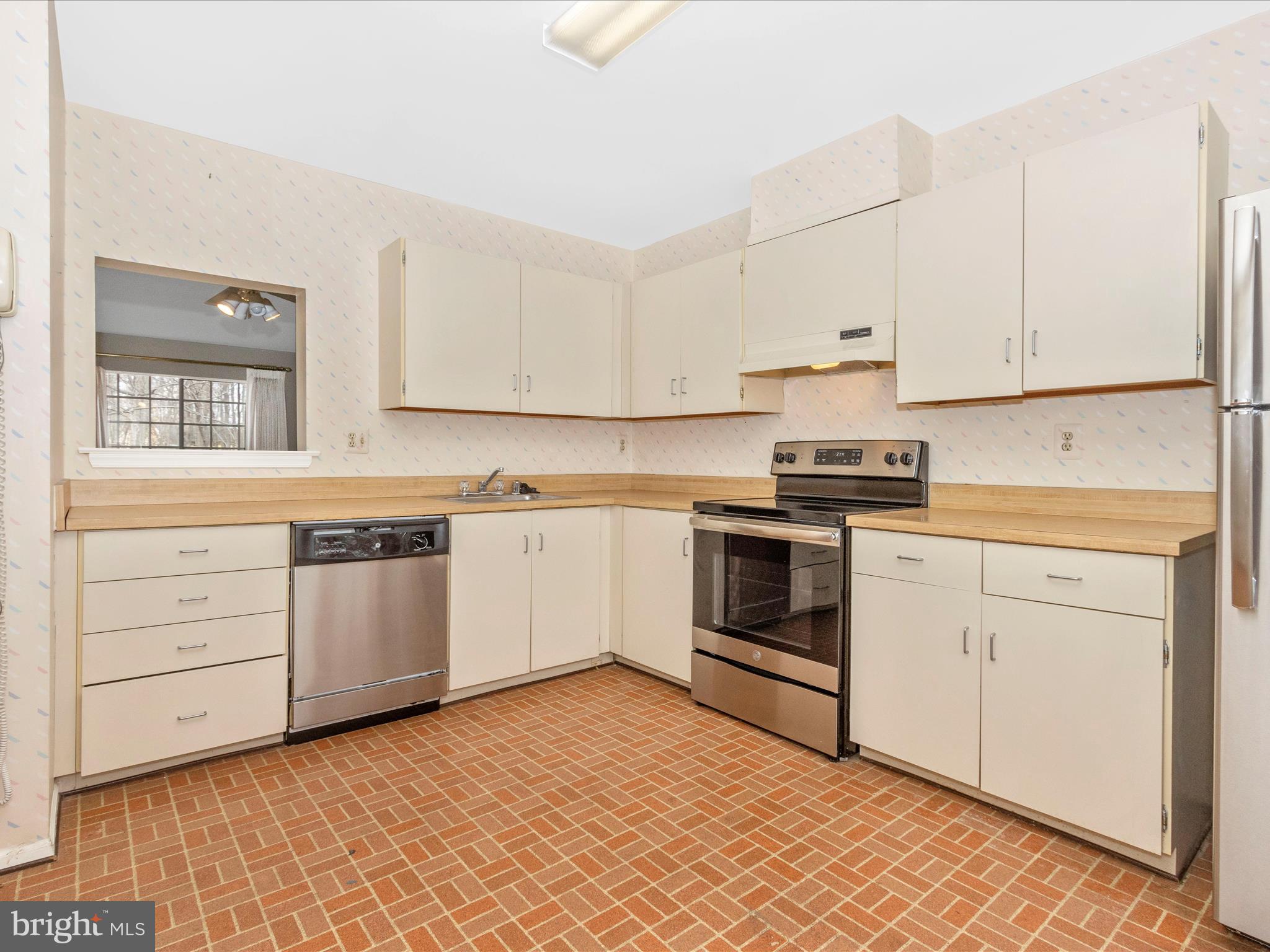58 Six Notches Court Catonsville, MD 21228 - Photo 9 of 54 Kitchen