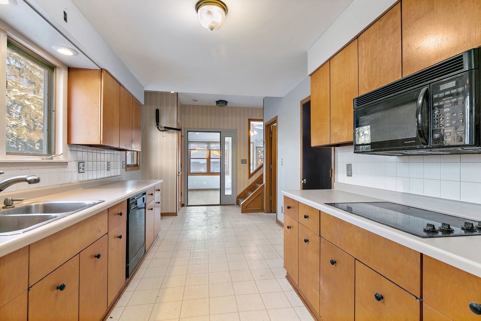 126 Park Avenue DeKalb, IL 60115 - Photo 4 of 35