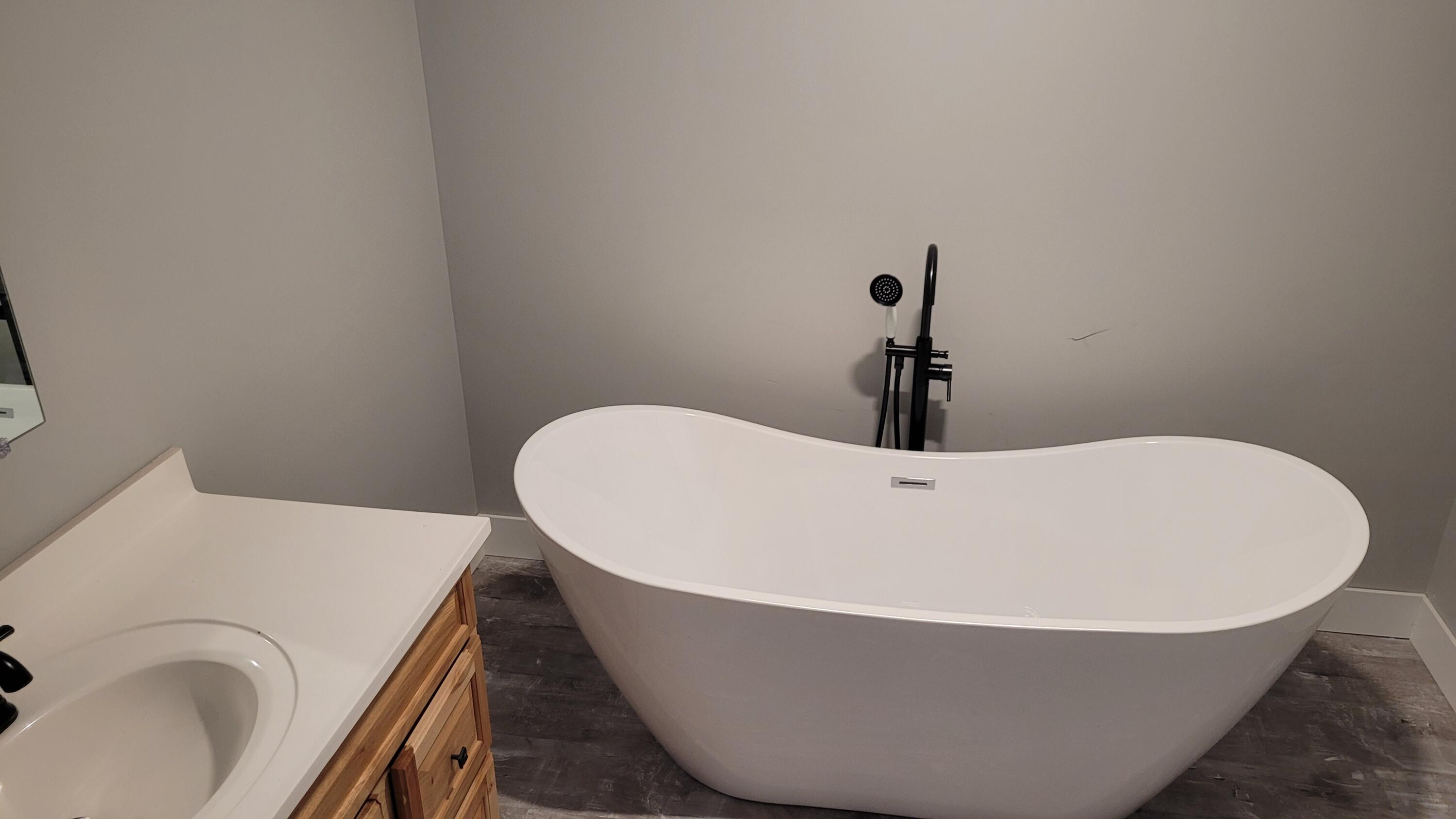 65722 Engle Road Constantine, MI 49042 - Photo 21 of 25 Upper Full Bathroom