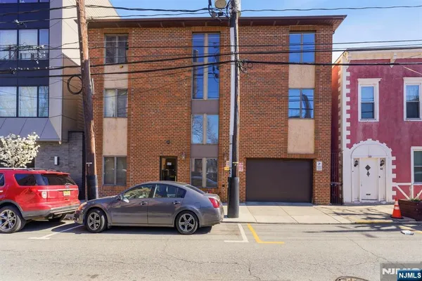 $299,999 | 144 70th Street, Unit 1E, Guttenberg, NJ 07093