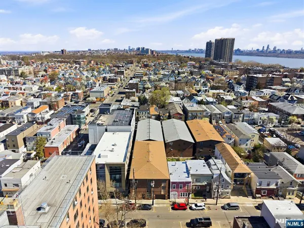 $299,999 | 144 70th Street, Unit 1E, Guttenberg, NJ 07093