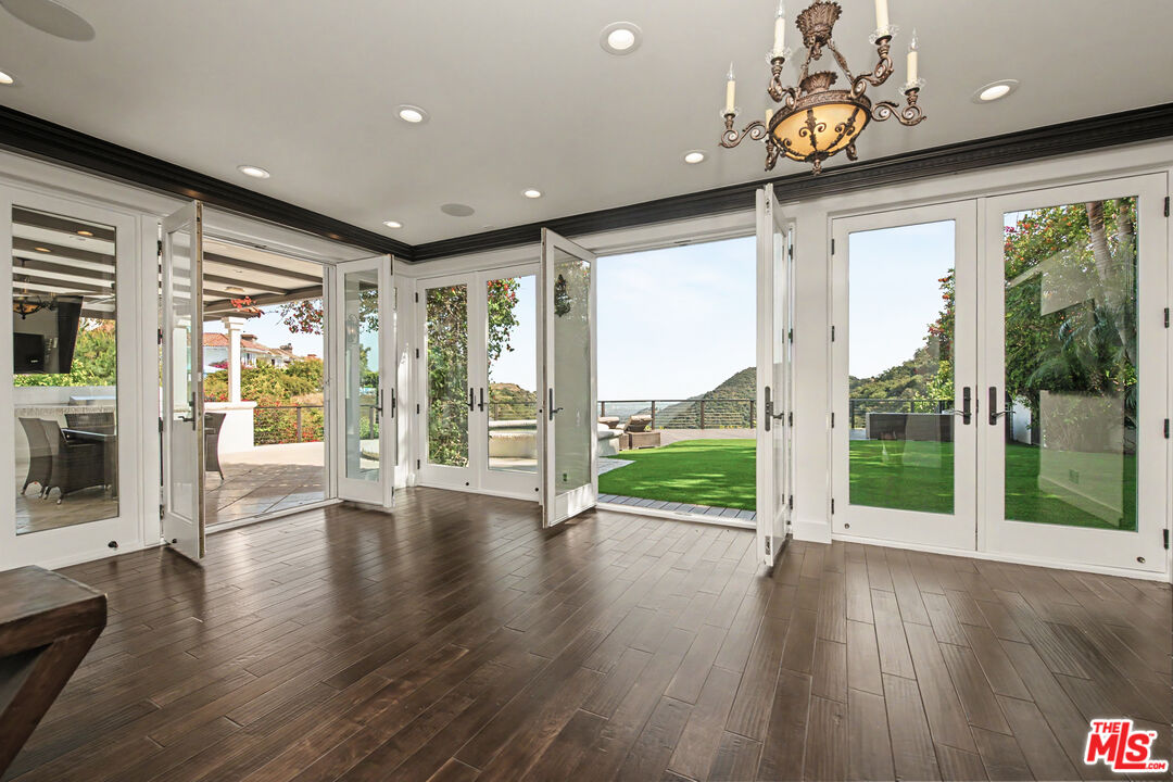 12608 Promontory Road Los Angeles, CA 90049 - Photo 18 of 59