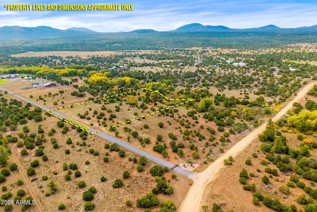 a view of an aerial view of residential houses with outdoor space