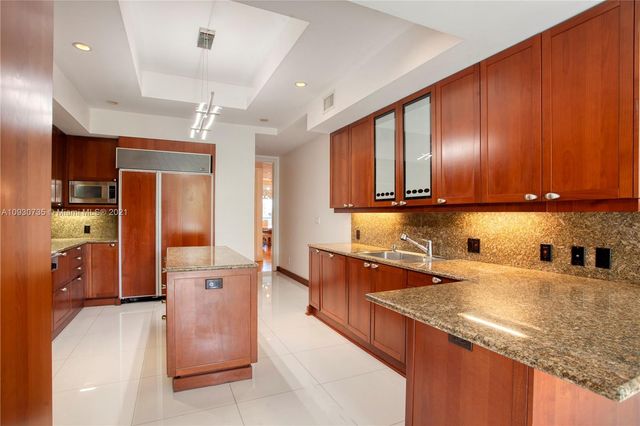 $1,250,000 | 19925 Northeast 39th Place, Unit 202, Aventura, FL 33180