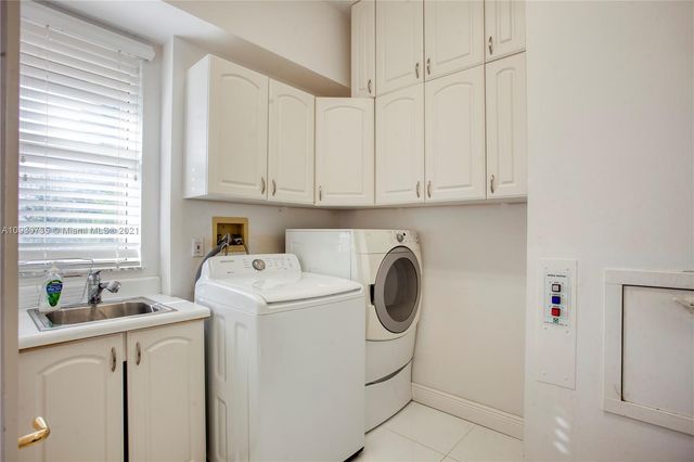 $1,250,000 | 19925 Northeast 39th Place, Unit 202, Aventura, FL 33180