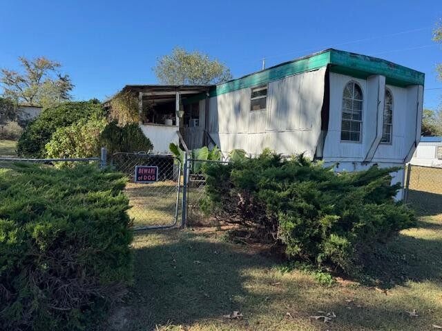 401 Horton Lane Cleveland, TN 37323 - Photo 11 of 11 a front view of a house with garden