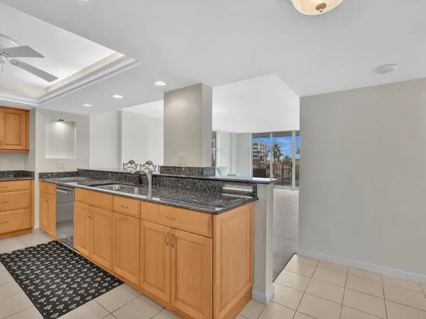 $2,800 | 1150 Hillsboro Mile, Unit 402, Hillsboro Beach, FL 33064