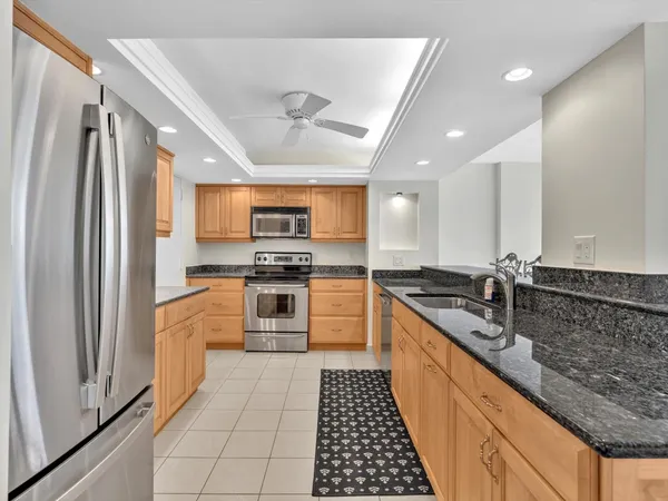 $2,800 | 1150 Hillsboro Mile, Unit 402, Hillsboro Beach, FL 33064