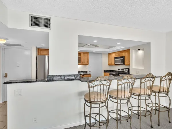 $2,800 | 1150 Hillsboro Mile, Unit 402, Hillsboro Beach, FL 33064
